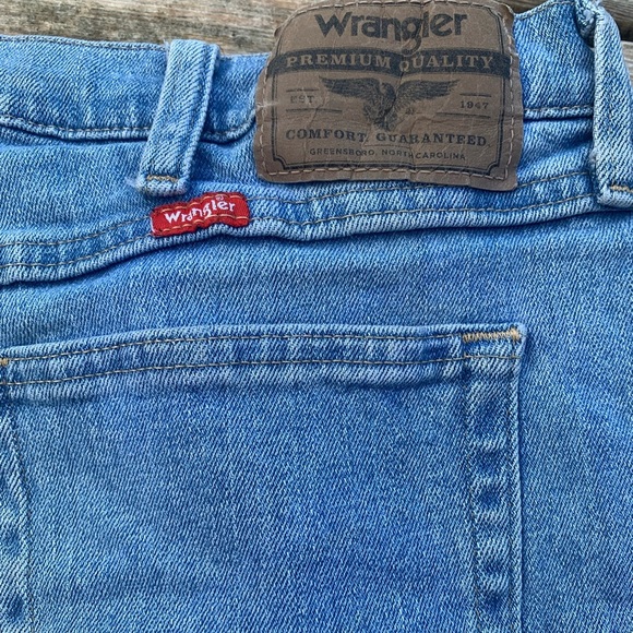 Wrangler Men's Light Wash Stretch Denim Jeans with Drawstring Waist - Size 36x32 - Picture 5 of 9